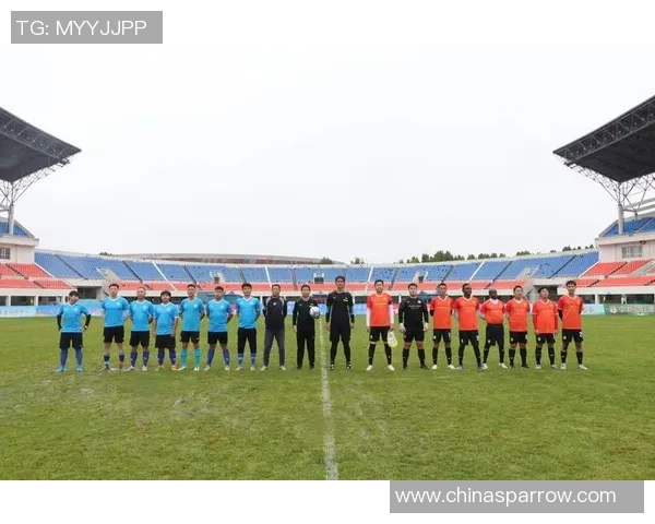 八宿队足球球星团结一心合影留念 展现赛场外友谊与默契 八宿队足球球星团结一心合影留念 展现赛场外友谊与默契