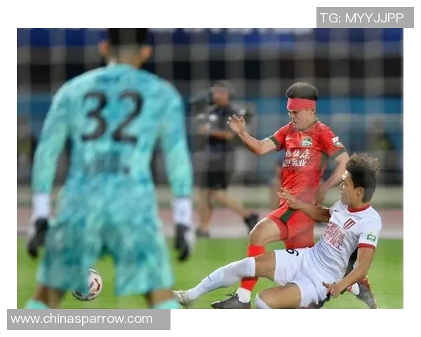 暴躁球星风头更劲足球场上冲突不断成焦点引发争议与热议